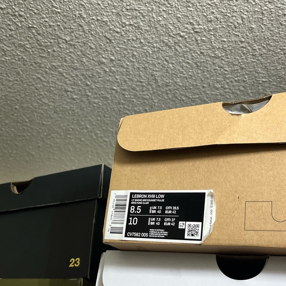 Brand New men’s 8.5 LABRON JAMES TOON SQUAD..
Light smoke grey multi color - Picture 11 of 11